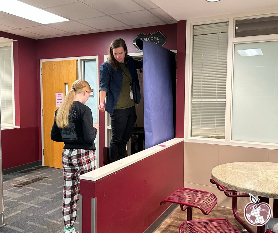 SSPPS6's tweet image. It&apos;s Frost Fest week at the Middle School! Today, Connections classes were hard at work on their classroom door for the door decorating contest! Winners will be announced at the end of the week. #SSPpride #PackerPride #SSPMSpackers