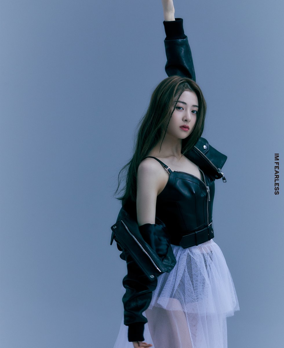 lesserafimtwt_'s tweet photo. 𝖋earless club [ ★ 𝕄AI𝐃ENS ] new member 𝐫ev𝕖𝕒l ☁️˚.்

♡︎  --  𝐈'M 𝐅EARLESS 🏹   ( a place full of angels &amp; lights )  . . .

𝐝iscovering our own 𝒗oi͟ce without 𝖋ear and 𝖕ower   ࣪ 𔓕݂  ݁  𝙰ction  🗯️ time to find #𝕂RI𝐒HIE 𝖑ight ! https://t.co/aM73ftnFsS