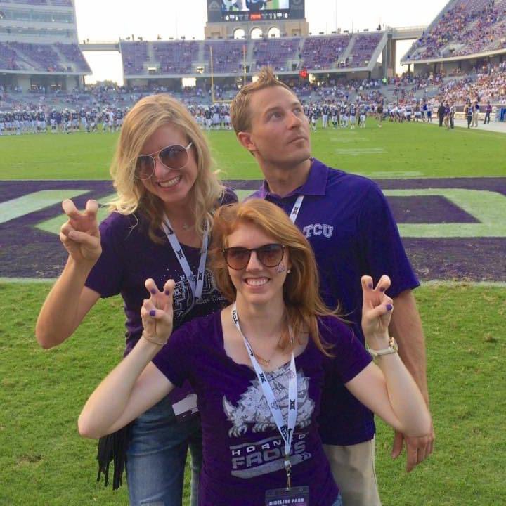 HortonHearsTx's tweet photo. Anyone else rooting for @TCUFootball tonight? 😘🐸😎

#HypnoToad #TCUvsUGA #TCU #letsgoFrogs https://t.co/DzMW7nGZp5