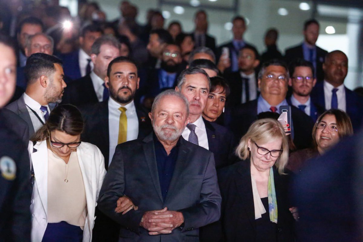 choquei's tweet photo. Brasil, 9 de janeiro de 2022. 

A democracia vence o terrorismo. https://t.co/tiECdJKXqu