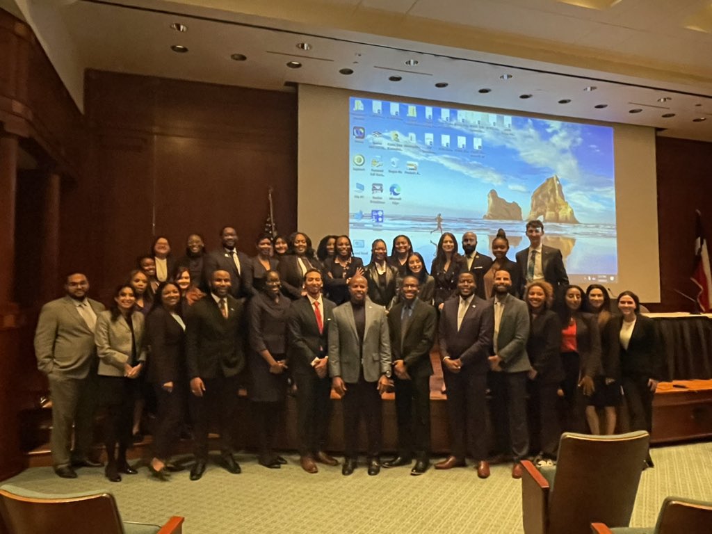 txblackcaucus's tweet photo. Congratulations to the 2023 cohort of the Texas Legislative Internship Program! The TxLBC is proud partner in supporting this longstanding program which continues to bring the best and brightest to our State Capitol. #txlege 

Fun Fact: Chairman @ronereynolds is a former TLIPer! https://t.co/h9z012o8X7