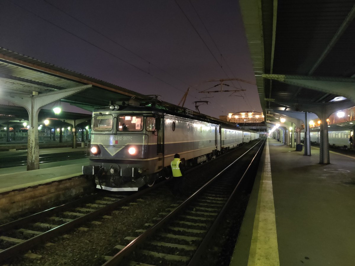 WorldonRails's tweet image. So the journey back to the #WorldonRails HQ has started with @CFR_Calatori IRN 1821 to Arad.

Not yet sure what route I will take from there. I&apos;m thinking #Poprad today, sleep there, a #tatra #train round tomorrow and then see how far towards CZ I&apos;ll make it. #createyourownstory