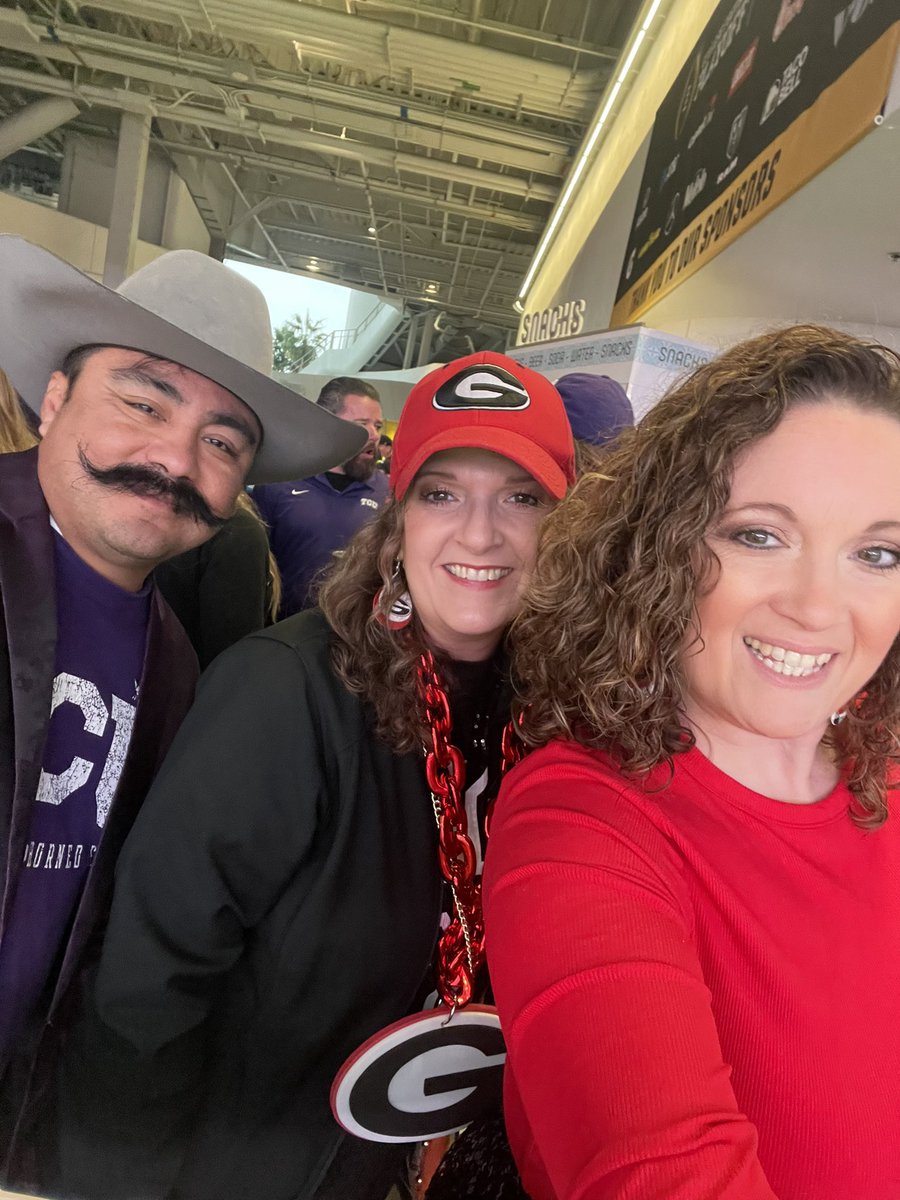 CiCi14's tweet photo. #CFBPlayoff https://t.co/A9I29IqIXY