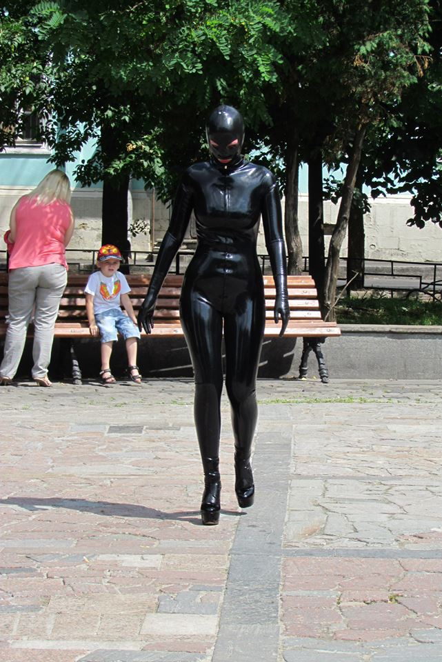 Latexmaster8 On Twitter Wearing A Latex Catsuit In The Public 