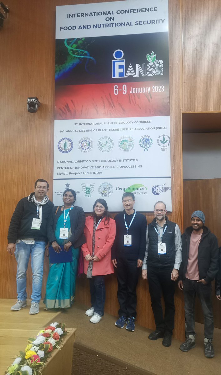 Mini <a href="/ASPB/">ASPB</a> family at #ifans2023. With other <a href="/plantae_org/">Plantae</a> fellows <a href="/PrakshiAneja/">Prakshi Aneja</a>, <a href="/lekshmysnair/">Lekshmy Sathee</a> ; <a href="/ASPB/">ASPB</a> Ambassador <a href="/Who_is_Jitendra/">Jitendra Kumar Mohanty</a>, and EICs of <a href="/PlantPhys/">Plant Physiology</a> <a href="/YundeZhao/">Yunde Zhao</a> and <a href="/ThePlantCell/">The Plant Cell</a> Blake Meyers. <a href="/NABI_India/">BRIC-NABI</a> <a href="/ASPB_ECPS/">ASPB Early Career Plant Scientists Section</a>