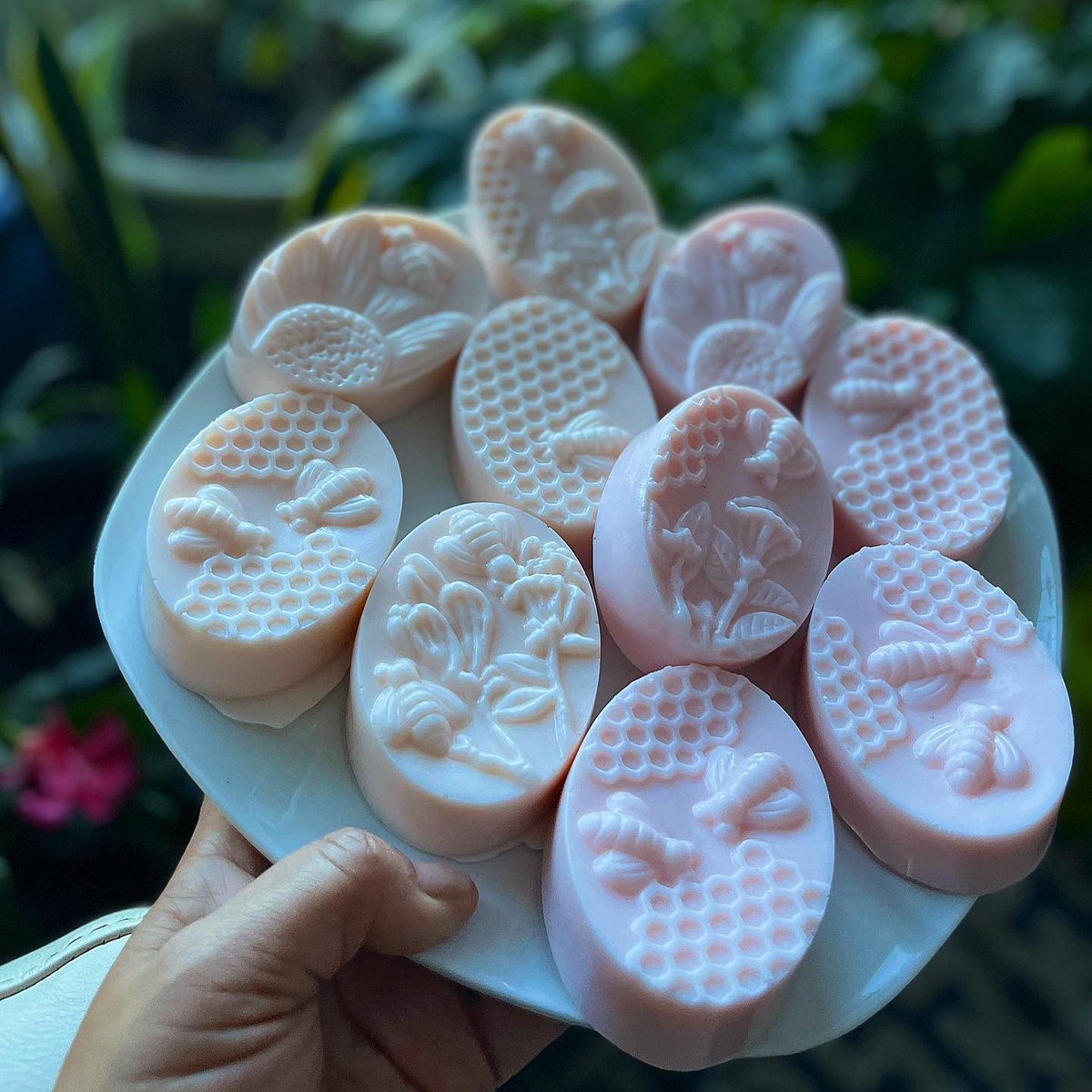 sweetpurehoney's tweet photo. Fresh new scents patchouli lemongrass orange, strawberry peach mango, oakmoss cedar sandalwood and honey london fog bee soaps. https://t.co/gPzhumGOLH https://t.co/ZDEo3seMjC