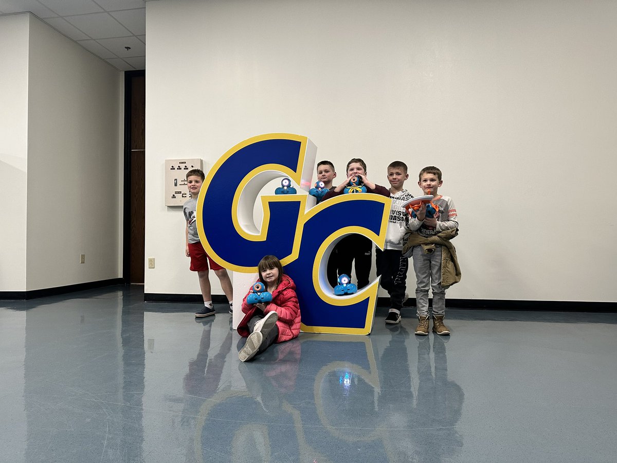 JBS_Principal's tweet photo. JB Stephen’s 2nd graders introduced our dash robots to our school board tonight! 🤖 #STEM #makerspace #STEMeducation @AngieGraddy they did awesome! https://t.co/Rl4kPNzaz6