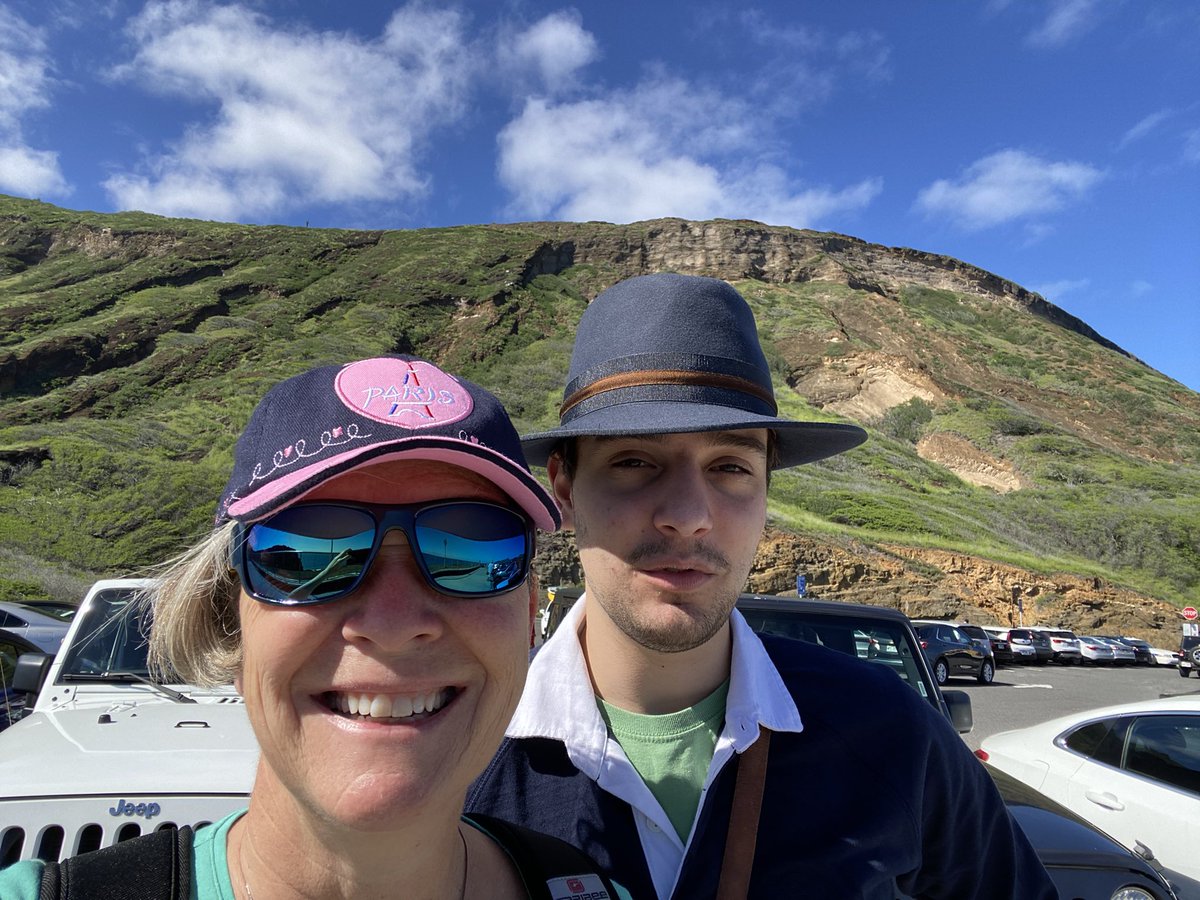 LandyClare's tweet image. Enjoying an Oahu island trolley tour while waiting for our United Airlnes flight at midnight tonight, trying to get us back home after a 48 hour diversion! It’s been quite hard yakka leaving Paris on Saturday morning heading to Sydney via USA
