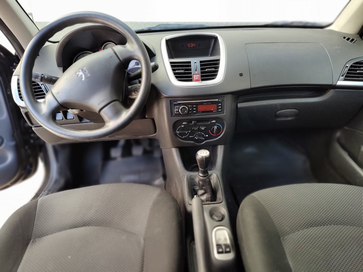 Pitufaleona's tweet photo. Vendo Peugeot 207 compact allure 1.4 sedan 5 puertas 2014, 59.500 km, VTV al día. Su consulta no molesta!! https://t.co/zPwd5sfeVu