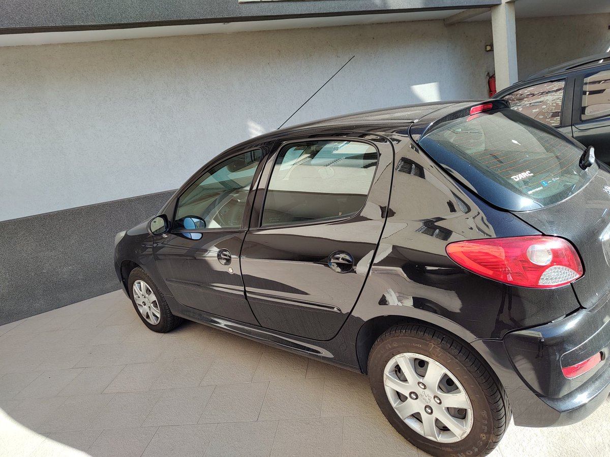 Pitufaleona's tweet photo. Vendo Peugeot 207 compact allure 1.4 sedan 5 puertas 2014, 59.500 km, VTV al día. Su consulta no molesta!! https://t.co/zPwd5sfeVu