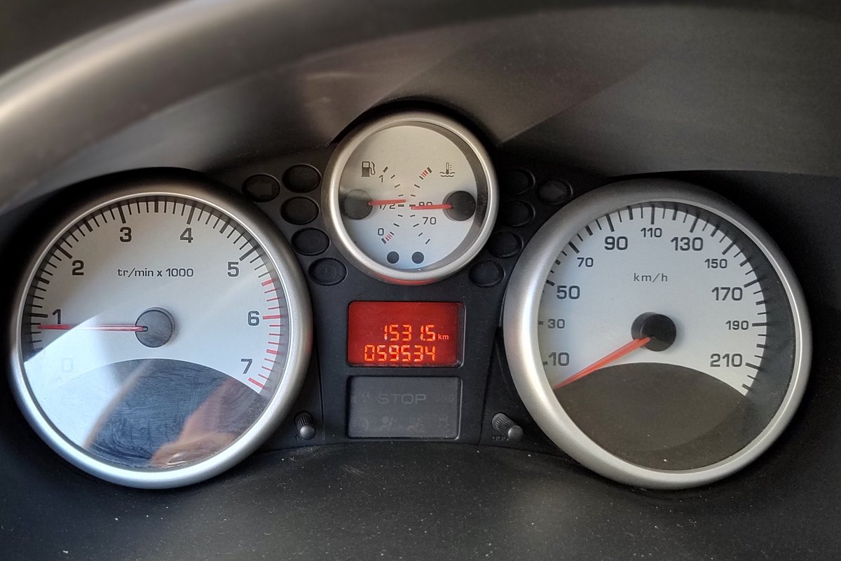 Pitufaleona's tweet photo. Vendo Peugeot 207 compact allure 1.4 sedan 5 puertas 2014, 59.500 km, VTV al día. Su consulta no molesta!! https://t.co/zPwd5sfeVu