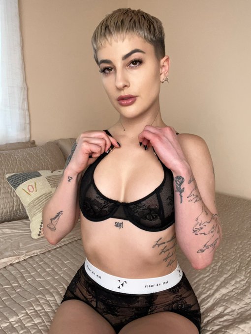 Want me take it off? https://t.co/AHdoHiVSN3