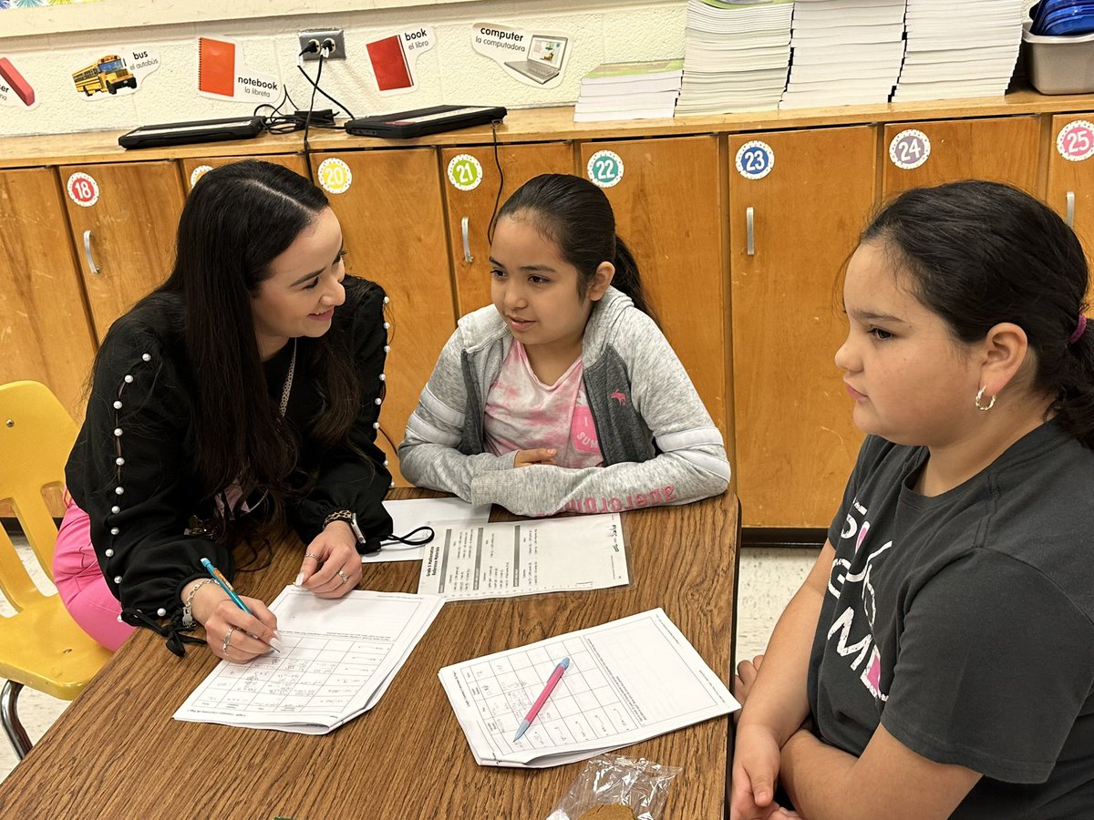 ALZ_Rockets's tweet photo. Rayburn Rockets 🚀 #5thgrade @Rockets120 #rocketpride #journaling https://t.co/gtUhNZyd13
