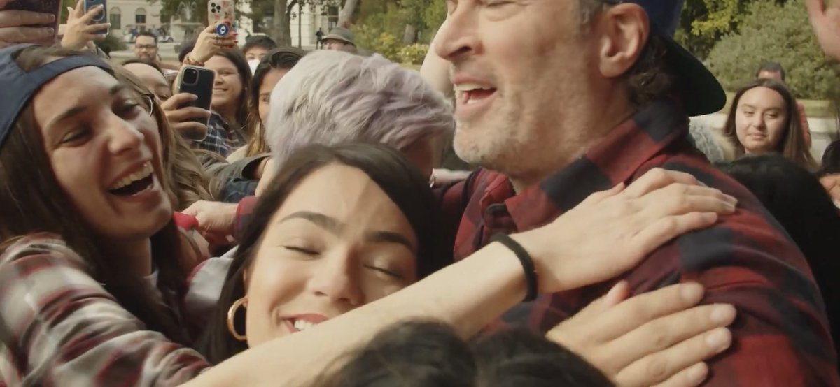 ScottGPatterson's tweet photo. My goal for 2023 - hug every GG fan on the planet and say “Thank you” https://t.co/NZOm683exW