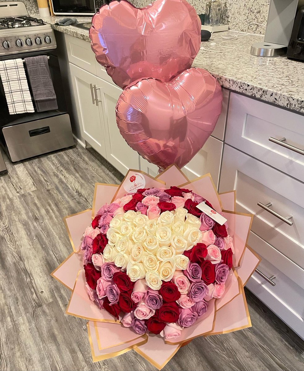 kbdlr00's tweet image. Perfect for Valentine’s Day 🤩💝 IG: beta.bouquets
