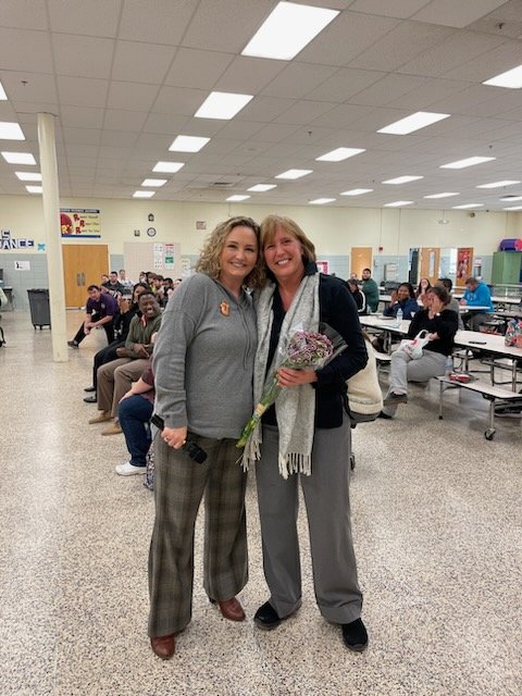 vkearns_M's tweet photo. Our Teacher of the Year nominee @HolabirdCS 🦅 Today, we honored Ms. Valliant, our wonderful ESOL Teacher! She selflessly serves our Littlest Eagles, as well as so many students &amp; parents in the schoolhouse! @BCPSESOLWelcome @BCPSESOL https://t.co/ZBbUad1G75
