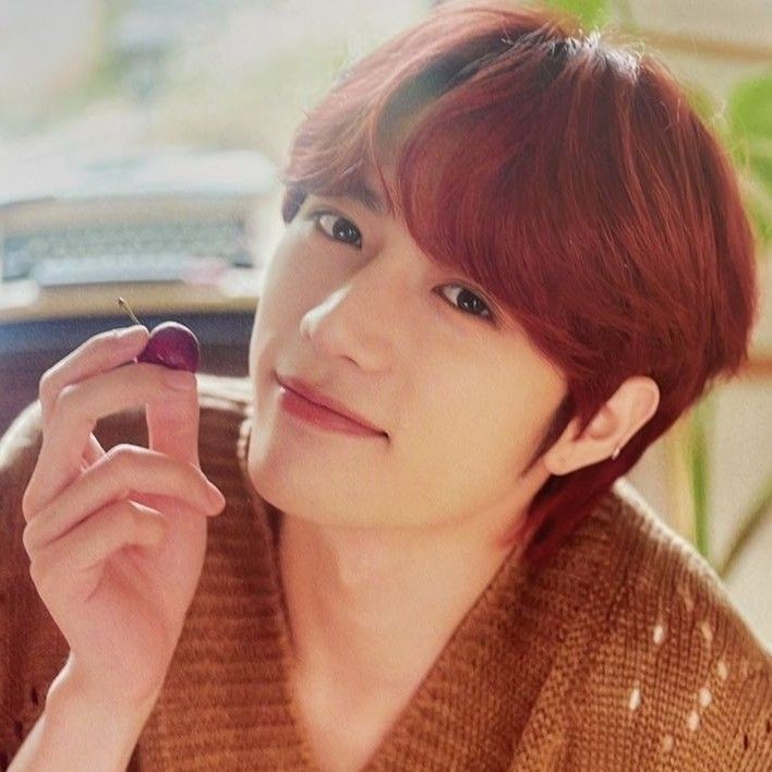 ch0i_beom's tweet photo. Algumas das últimas fotos do red hair https://t.co/cD5dQdtSR6