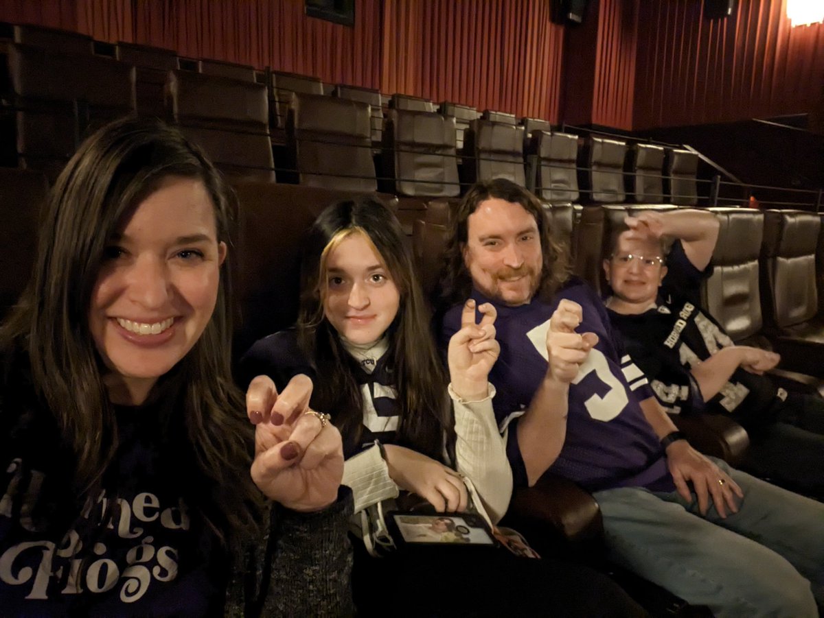 Waiting for the screen to turn on at <a href="/Cinemark/">Cinemark Theatres</a> so we can watch the game. My football nerves have no chill. 

# RiffRamBahZoo #GoFrogs