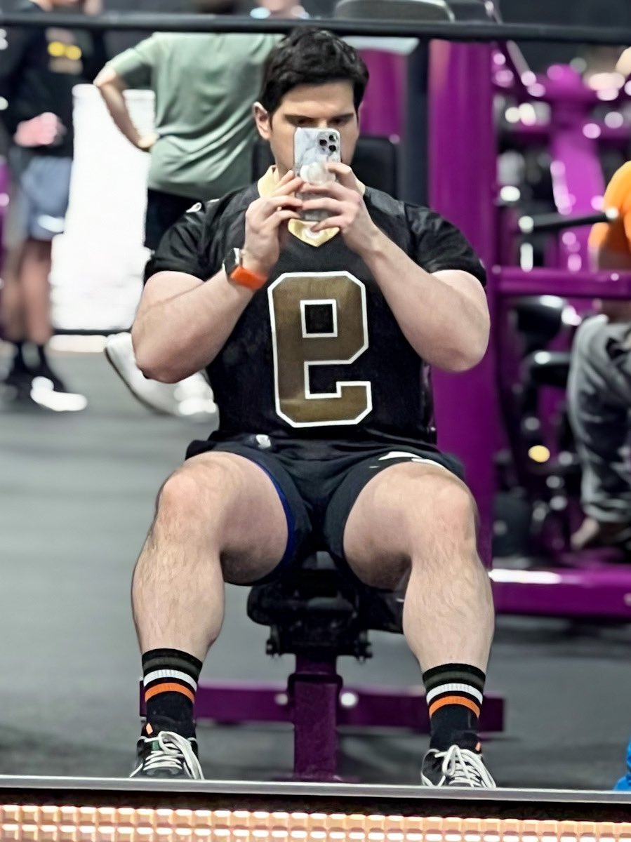 Husky Beef on Twitter "🦵🏻🦵🏻 leg day everyday 🦵🏻 🦵🏻"