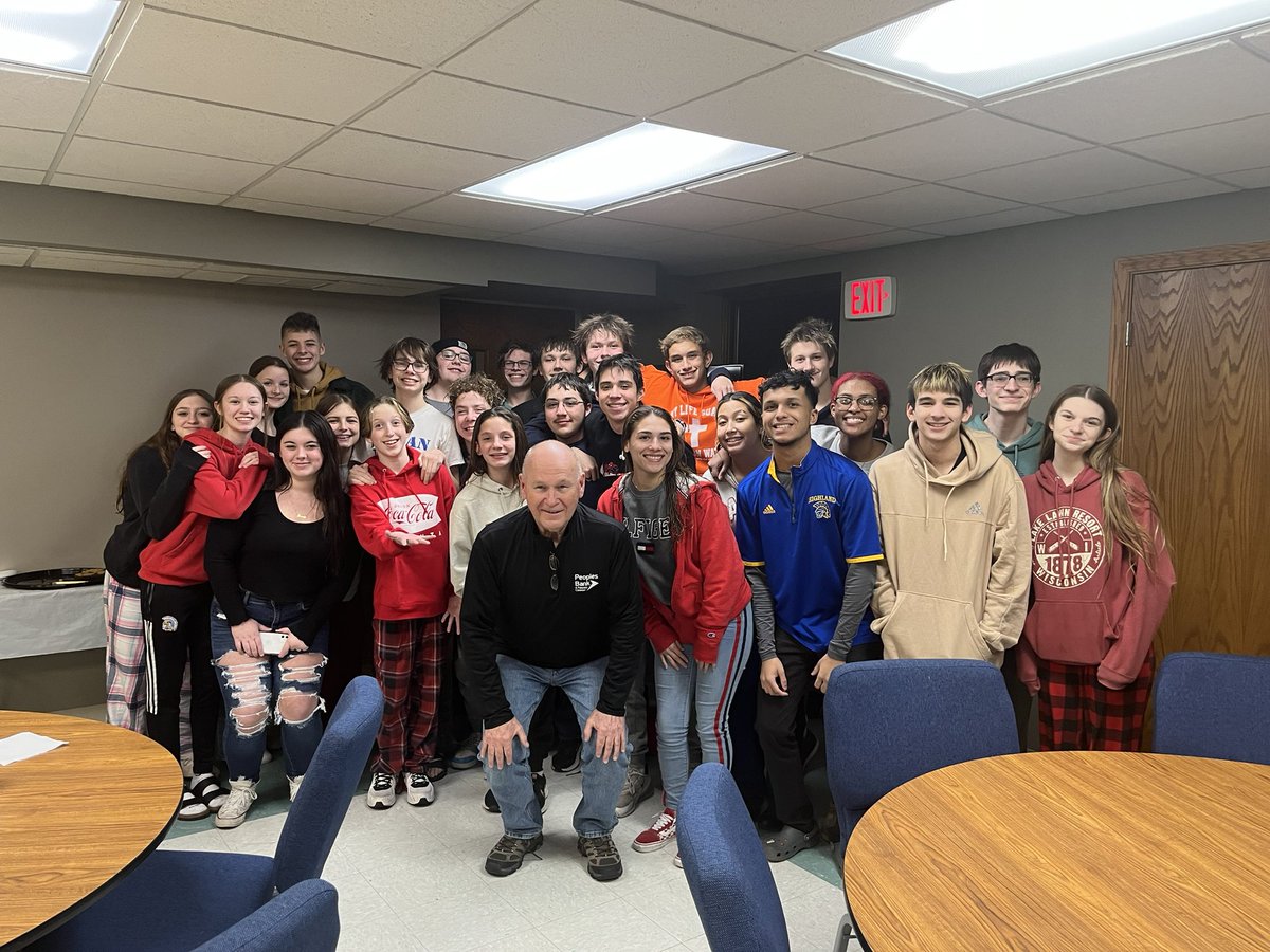 SwimandDiveHHS's tweet photo. Big thank you to Randy and his crew for hosting a swim and dive team dinner! Nice to be together and everything was delicious! @HighlandHighHHS @jujawhitney @stohAD1 https://t.co/z5B4uEYIxc