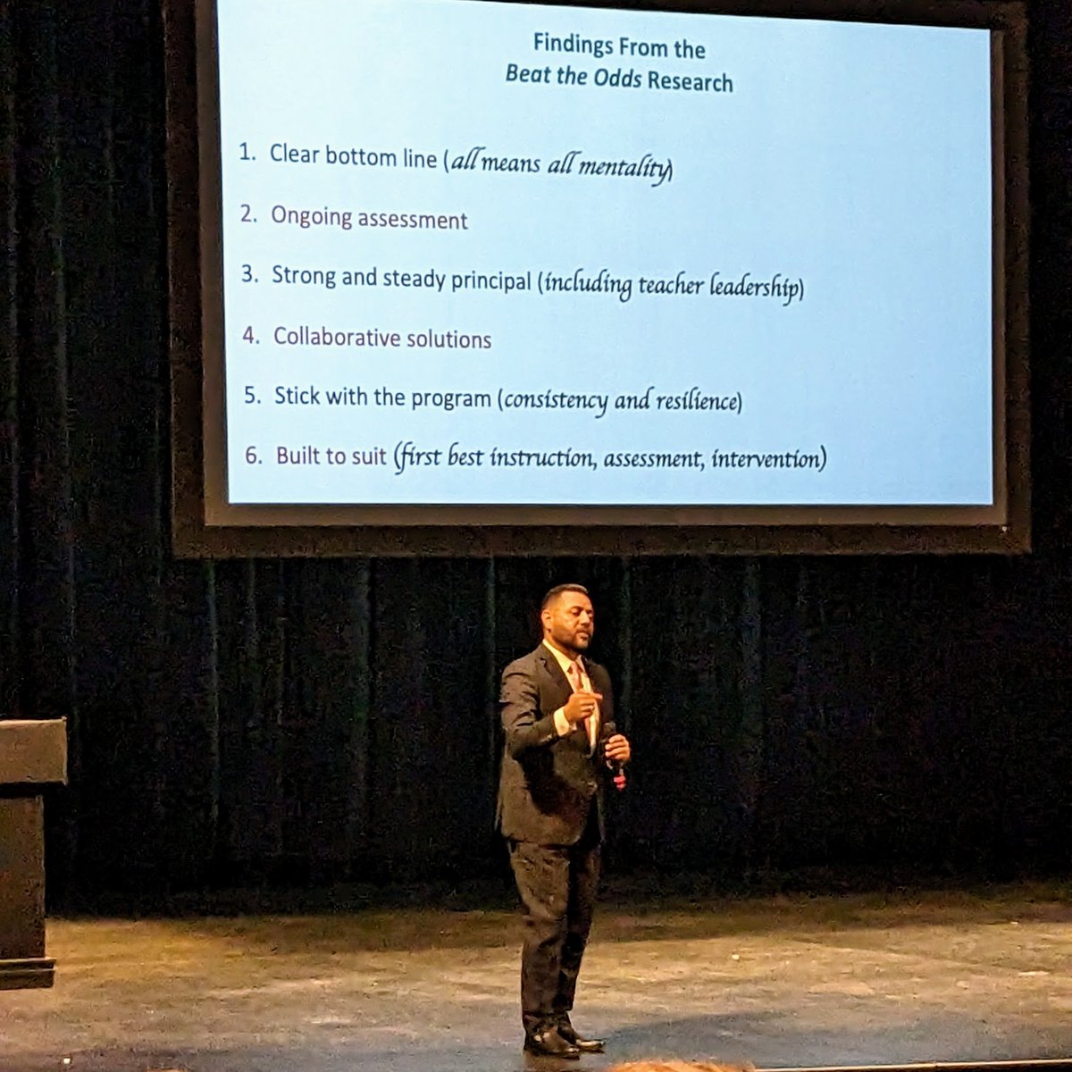 MsWTeachesTech's tweet photo. Muchas gracias el señor Cruz. Estoy aprendiendo español...so I can have a superpower too! @lcruzconsulting https://t.co/pDFsTzwpJf