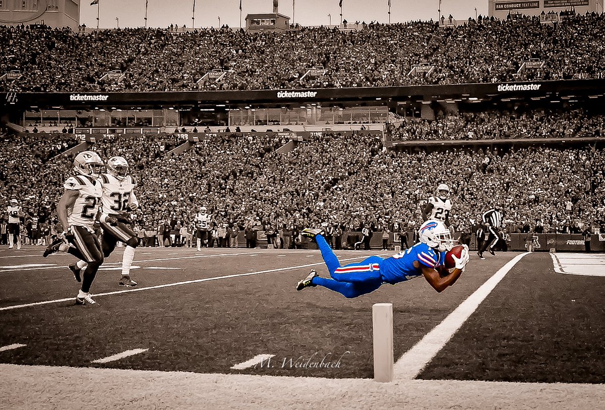 beardedphotog24's tweet photo. John “smoke” Brown edit. #BillsMafia 

Original 📷: Mark Konezny/usa today https://t.co/ytGAS2AV6S