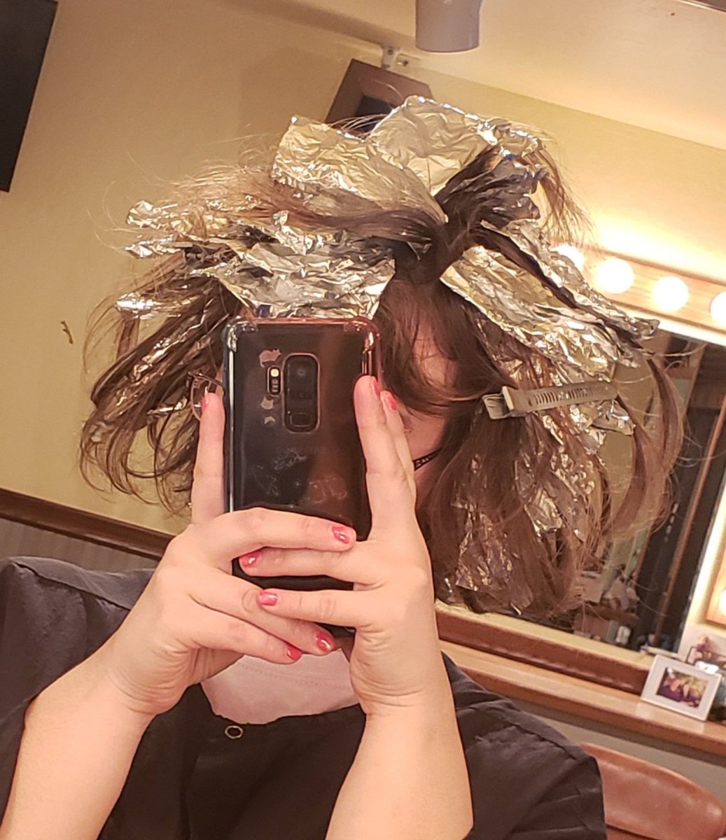 MintJustice's tweet photo. Got all these foils in my hair,,, really shows how long my hair has gotten since I've chose to grow it out,,, https://t.co/Vz0RpKMiNx