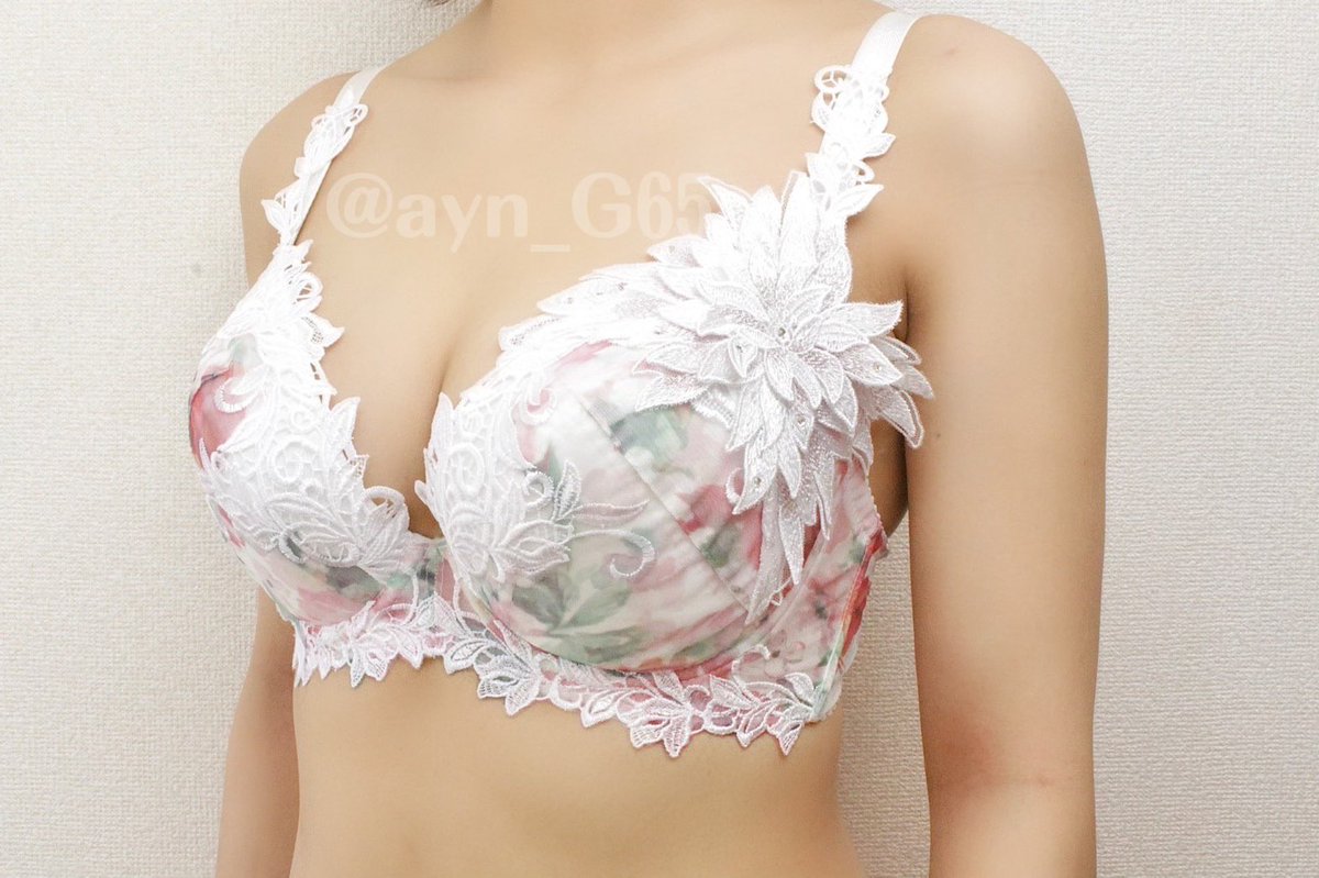 ayn_G65's tweet photo. おはようございます☀

今日は「アールデコ」をセレクトしました🪶💖
初登場のモデルです🤍✨

#サルート女子 #サルート #salute #62G https://t.co/tCkpXLeMWo