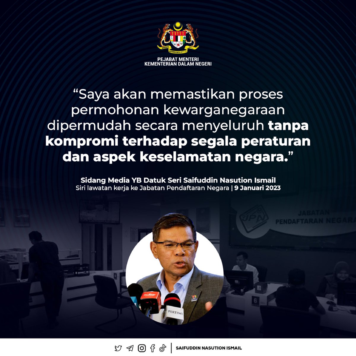 saifnasution's tweet photo. Selamat pagi semua,

Sering saya terbaca di ruang komen berhubung keluhan,pandangan&amp;cadangan terkait isu kewarganegaraan

InsyaAllah,saya&amp;pasukan di KDN sedang cari jalan keluar dari kemelut ini tanpa kompromi terhadap peraturan &amp; aspek keselamatan negara

Tekad ini #DemiPertiwi https://t.co/5Cmbdt0Fec