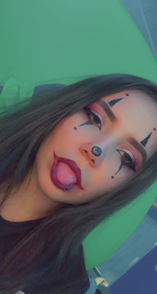 ItzQueenTerror's tweet photo. What’s poppin? #gamergirl #twitchstreamer #twitchaffiliate #makeup https://t.co/lI0FniX3Xk