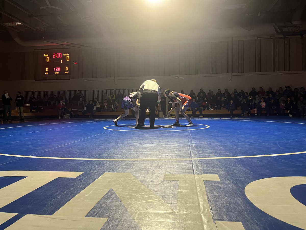 I’m in Mondovi tonight where Mondovi/Eleva-Strum is hosting Independence/Gilmanton for a wrestling dual. Highlights at 10 @WQOW #wiaawrestling