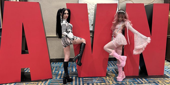 She&rsquo;s mine 💋 I&rsquo;m hers 🤤 @blairbunnyy @avnawards https://t.co/g8CZ4lrd9z<a class="tags" target="_blank" title="On Twitter" href="/?out=eyJ0eXAiOiJKV1QiLCJhbGciOiJIUzUxMiJ9.eyJpYXQiOjE3MTk1NzIxMzUsImlzcyI6InR3cG9ybnN0YXJzLmNvbSIsIm5iZiI6MTcxOTU3MjEzNSwiZXhwIjoxNzUxMTA4MTM1LCJyZWRpcmVjdF91cmwiOiJodHRwczovL3R3aXR0ZXIuY29tL2JsYWlyYnVubnl5In0.zs88BvHVd4uTq0N56L4jOeM5uLPxA8XNREFRTL0NlddbJz8WXBr7LFi_jcY5mKBJwFm8BLrKwJmAY7kb9sXtww">@blairbunnyy</a><a class="tags" target="_blank" title="On Twitter" href="/?out=eyJ0eXAiOiJKV1QiLCJhbGciOiJIUzUxMiJ9.eyJpYXQiOjE3MTk1NzIxMzUsImlzcyI6InR3cG9ybnN0YXJzLmNvbSIsIm5iZiI6MTcxOTU3MjEzNSwiZXhwIjoxNzUxMTA4MTM1LCJyZWRpcmVjdF91cmwiOiJodHRwczovL3R3aXR0ZXIuY29tL2F2bmF3YXJkcyJ9.vTZ_BfzFc3GOTULQjPRgyXPLRLV5WwaKdMCb_NthN5UZybrRpipS1V71ZXtEfsK3pYV_YUGAX6WGRUqAKuVm0g">@avnawards</a><a href="/tag/aot"class="tags"><span>#aot</span></a>