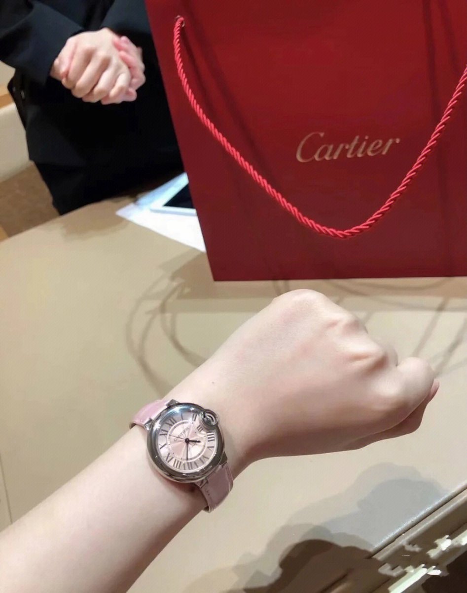 Finally waiting for you, lovely pink, the girl's heart sprouting