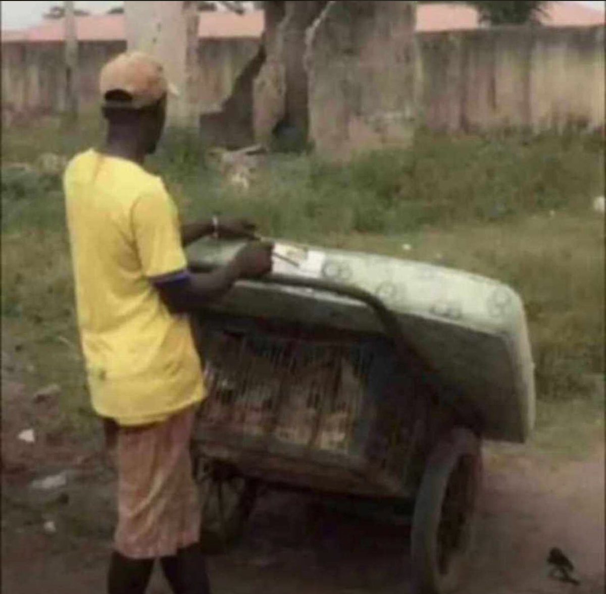 I don sell my bed give aboki I need to be serious this year 🥱🥱no sleeping