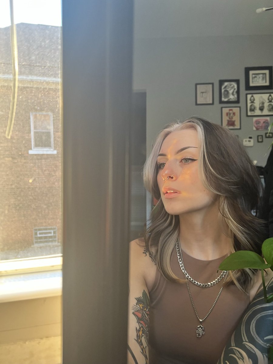 citrusXdrop's tweet photo. old pics but wanted to post bc look how hot mommy is. 

findom femdom goddess worship https://t.co/y6T9n9jZl0