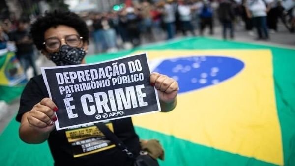 EjtoOccidental's tweet image. Diversas organizaciones sociales de Brasil salieron a las calles para movilizarse en defensa de la democracia y en rechazo a los ataques realizados en la víspera por grupos bolsonaristas. Con consignas como &quot;sin amnistía a los fascistas&quot; #TodosConLula  #NoAlGolpeEnBrasil