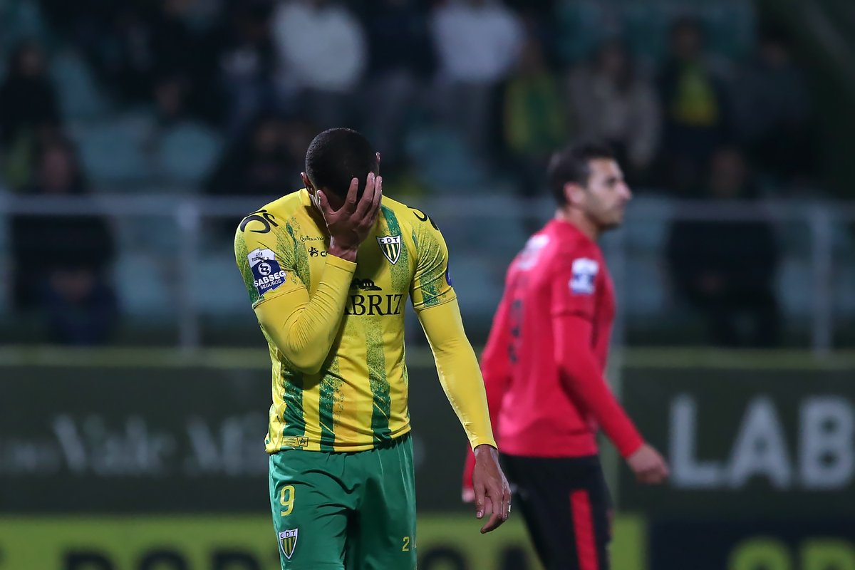 CDTondela1933's tweet photo. 📸 do jogo desta noite frente ao @fcpenafiel
#naçãobeirã #CDTPEN https://t.co/KhGgCEcYOg