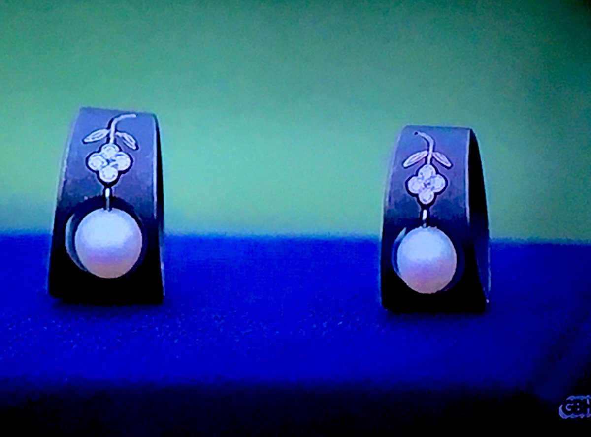 DianaSironi's tweet photo. I’m a fool for a good pearl, cultured or otherwise #steel #oxidizedsteel #antiquesroadshow #pearl #marsh #jtmarsh https://t.co/TAM9PBou7n