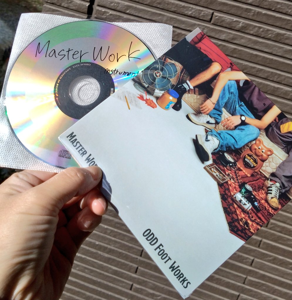 715ayano's tweet image. 🎂キイチさん @keacharimoto お誕生日おめでとうございます🎂🥳
お誕生日フラゲ！🐻

このジャケット大好きだから、手元におけて嬉しい☺️

#ODDFOOTWORKS
#MASTERWORK
#超音楽宣言