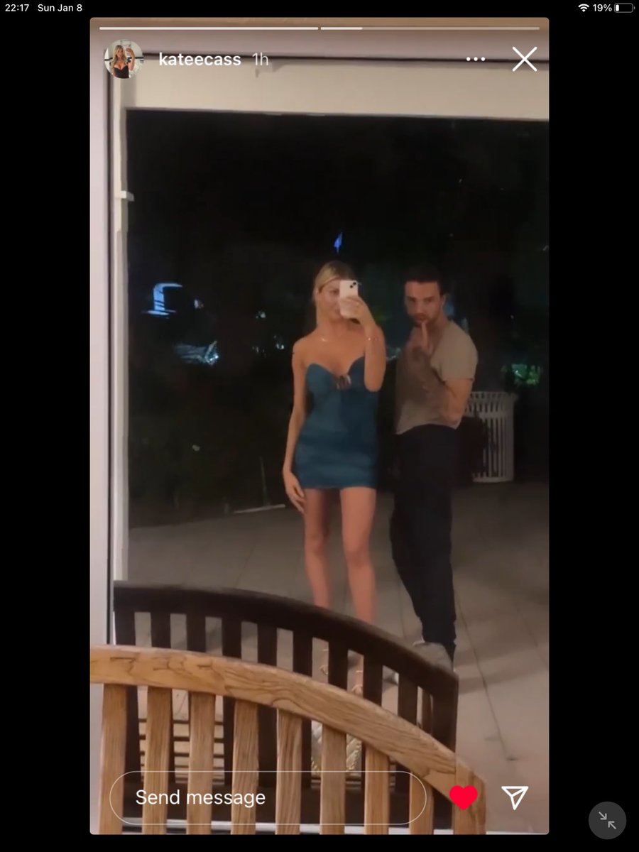 GinaluGirl's tweet image. Do you guys liked that picture of Liam Payne and Kate Cassidy being together yes or no? Aka #kiam #late