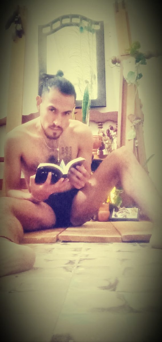 EdgarUl14256910's tweet photo. La literatura y la piel desnuda es mi vicio https://t.co/n90v7YOiQn