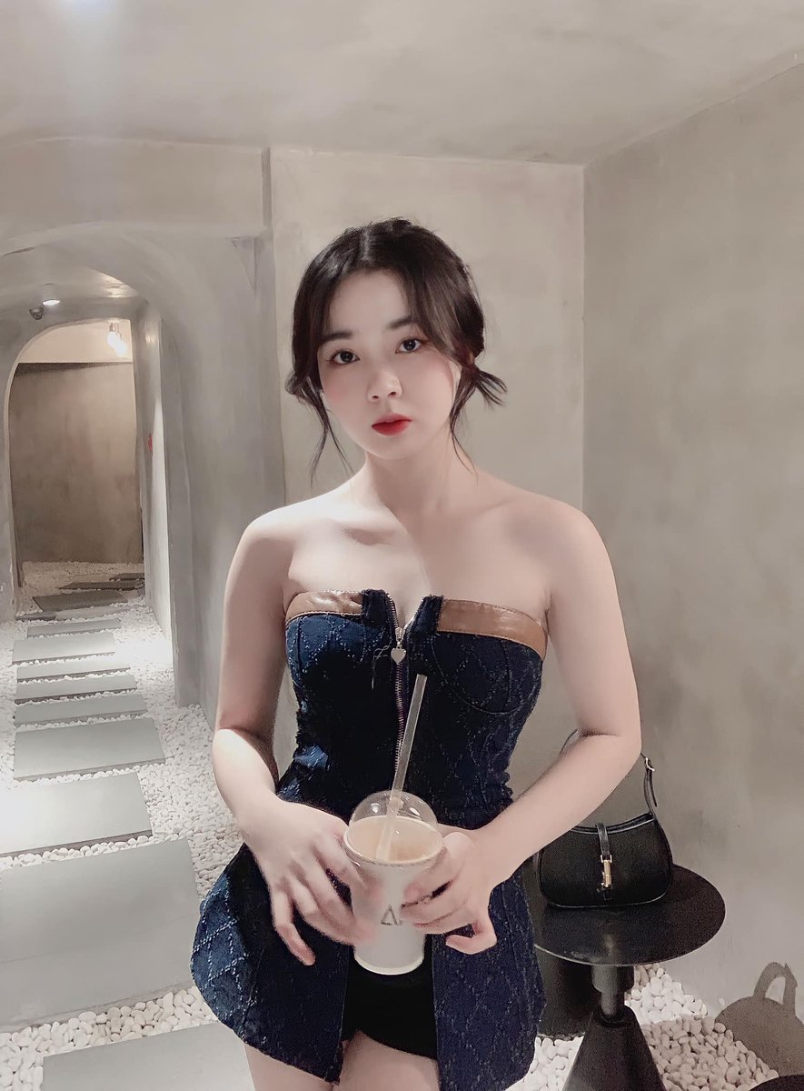 annapham6969's tweet photo. Tìm một a trai có kinh nghiệm chuyện chăn gối. like ib cho e lấy sdt https://t.co/XIvw3SPGXj