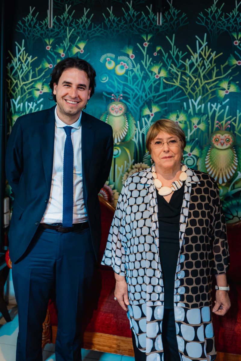 Hoy con <a href="/mbachelet/">Michelle Bachelet</a>, mujer adelantada a su tiempo con el proceso constituyente. Si se le hubiese escuchado en su momento, otro gallo cantaría 💜
