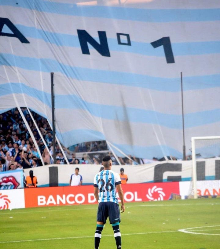 RacingLobos's tweet photo. Éxitos y buena vida Charly🤍

Nos volveremos a encontrar pronto!! Muchos éxitos💙🤍💙 https://t.co/KQalIY1LbV