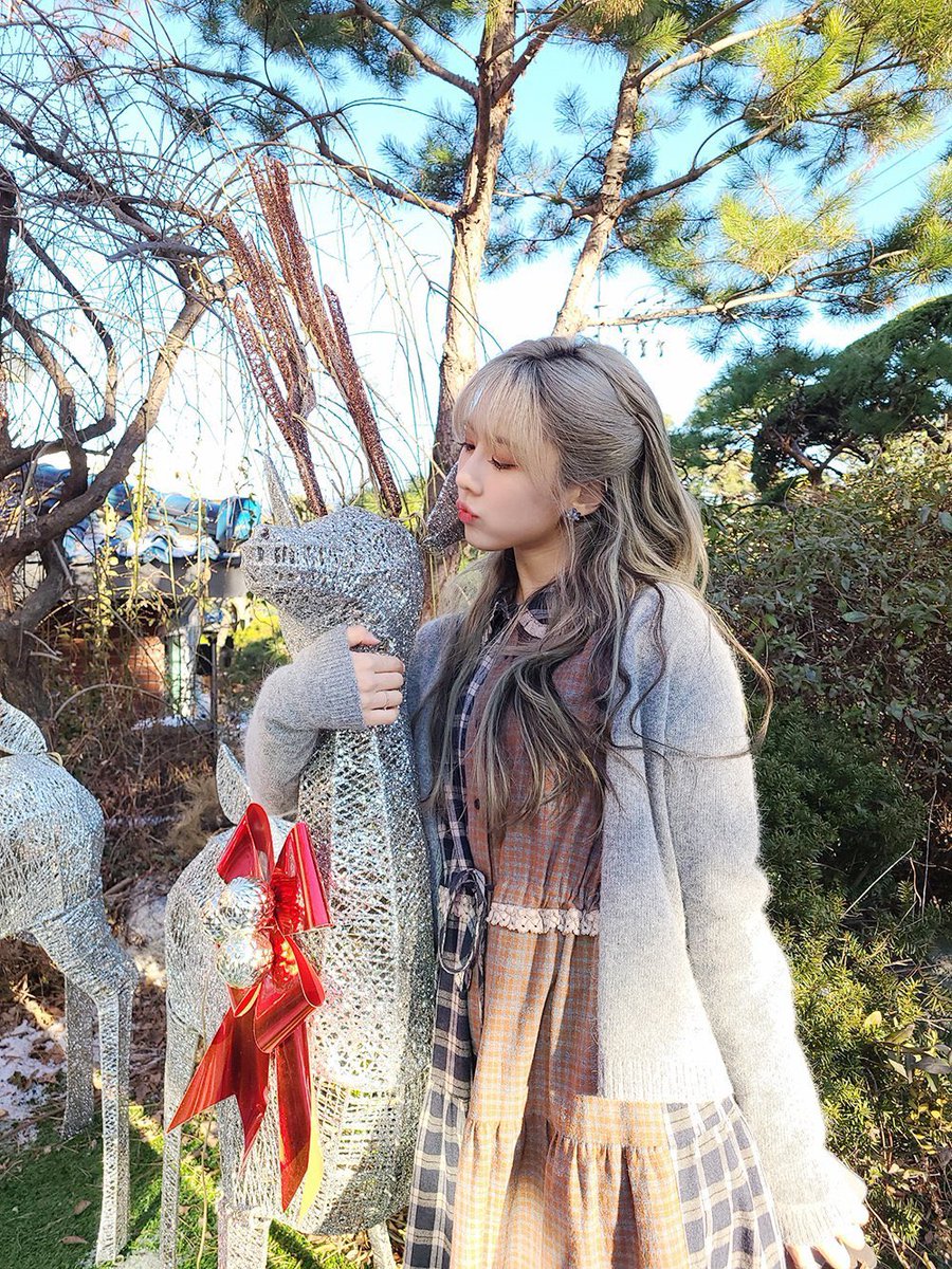 ⠀᠈᠈⠀  𝕯𝗋𝖾𝖺𝗆𝖾𝗋𝗌ㅤ :ㅤ n͟e͟wㅤ [  #Haku  ]ㅤ 🌩ㅤ updɑte   ›   #ℛeåd𝚢·to·pa𝐫ą𝑑isê    .    #𝕟abi狭間𝚑o𝚞r   ˒

Por supuesto que no podía perderme el gran comeback de <a href="/naked__web/">NIℕI ♡</a> y poder echarle un par de porritas desde el público. ¡felicidades preciosa!