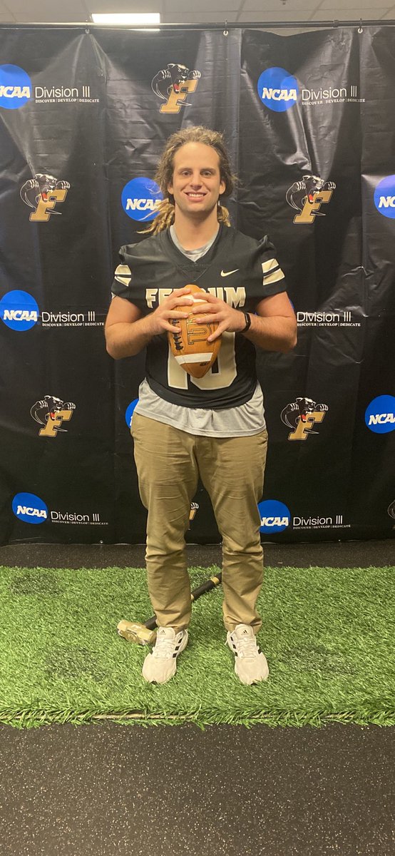 1braxtonhughes2's tweet photo. Year 6… 100% Committed! Excited to be a Black Hat! #ThankYouGod ❤️ @FerrumFootball @coachcadamsFC @CoachJDShaw https://t.co/HElgBQIXGu