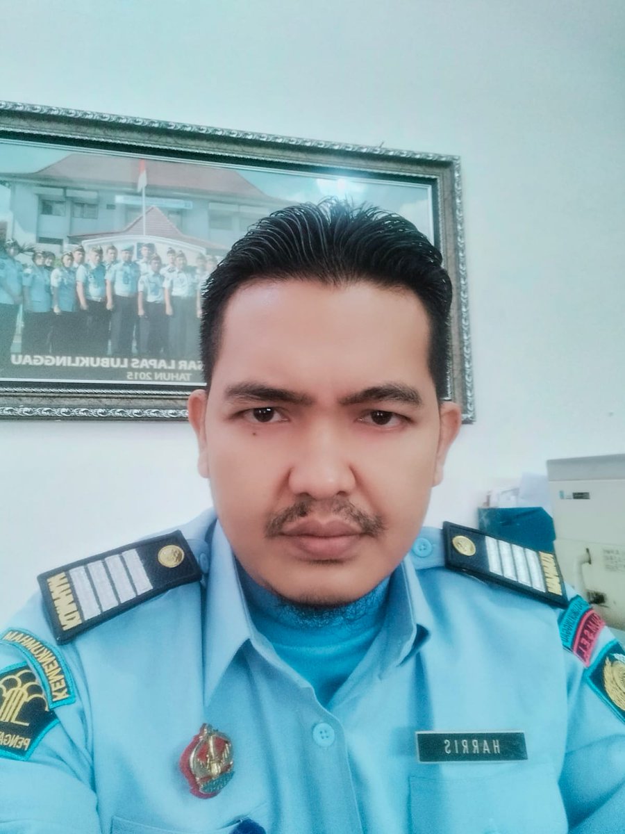 Berita Kehilangan
Mohon bantuannya
Telah hilang adik kami   
Nama   : M Harris Fadilla
Umur    : ±35 Thn
Ciri2.    : Tinggi 175, BB, 80 Rambut Ikal, Bungkuk Udang, Dia juga mengidap Skizofrenia. 
Alamat : Kelurahan Batu Urip Lubuklinggau Sumsel
Info       : 081368324208