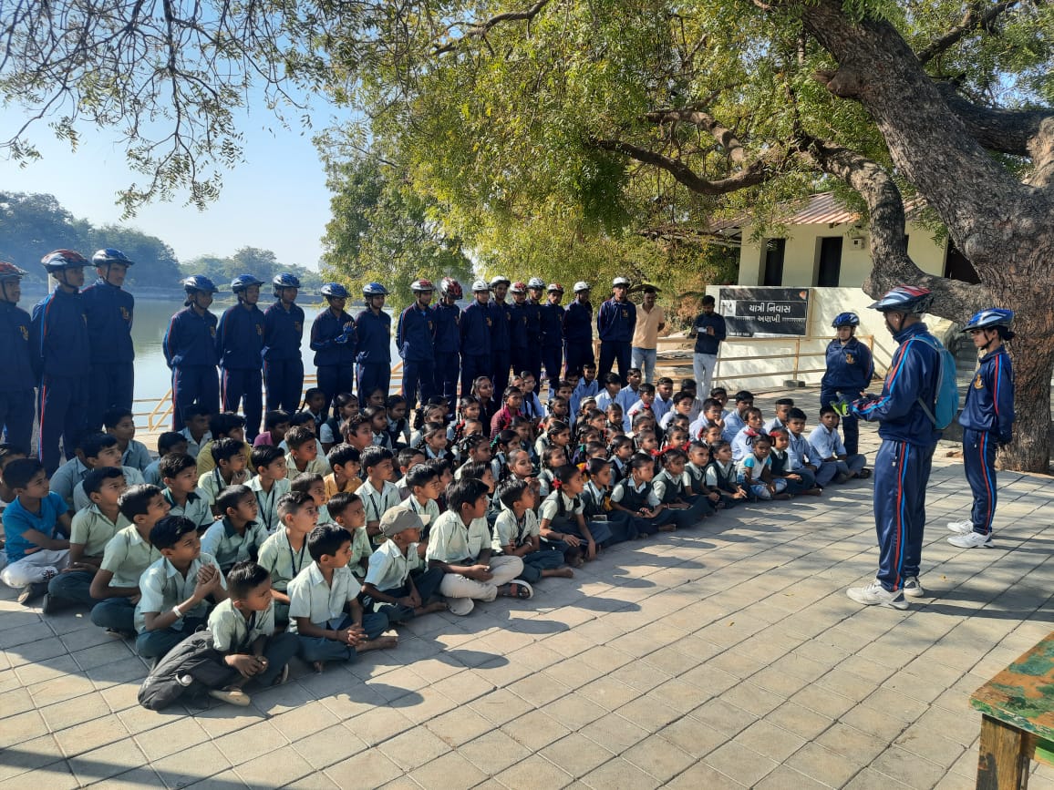NCC_Dte_Gujarat's tweet photo. Day 4 "#AtmaNirbharBharat ka Safar Swavalamban ki Aur" #Sabarmaticyclerally started from Kareli &amp; will cover 64 km upto Baruch. The cadets interacted with young minds enroute &amp; spread awareness on rally &amp; #75yearsofNCC.
@HQ_DG_NCC
@DefencePRO_Guj
@PMOIndia
@CMOGuj
@GovernorofGuj https://t.co/cnRUfJwXNv