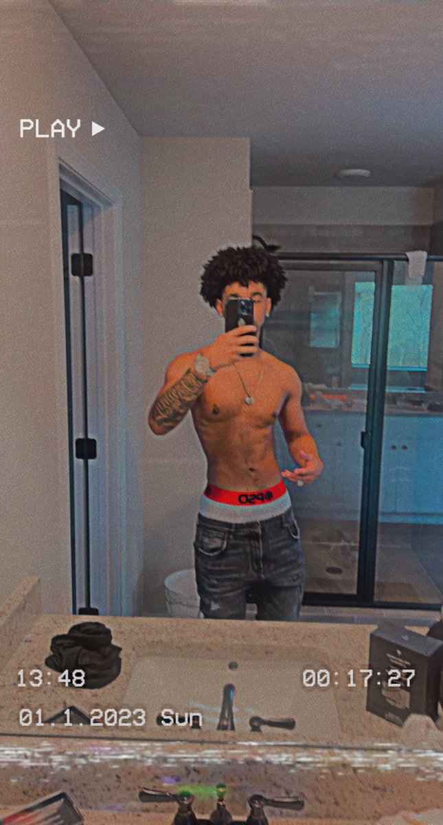 KxngAj21's tweet photo. Like + Retweet if you think you can handle me🥱👀 https://t.co/p1aOQCU7cr