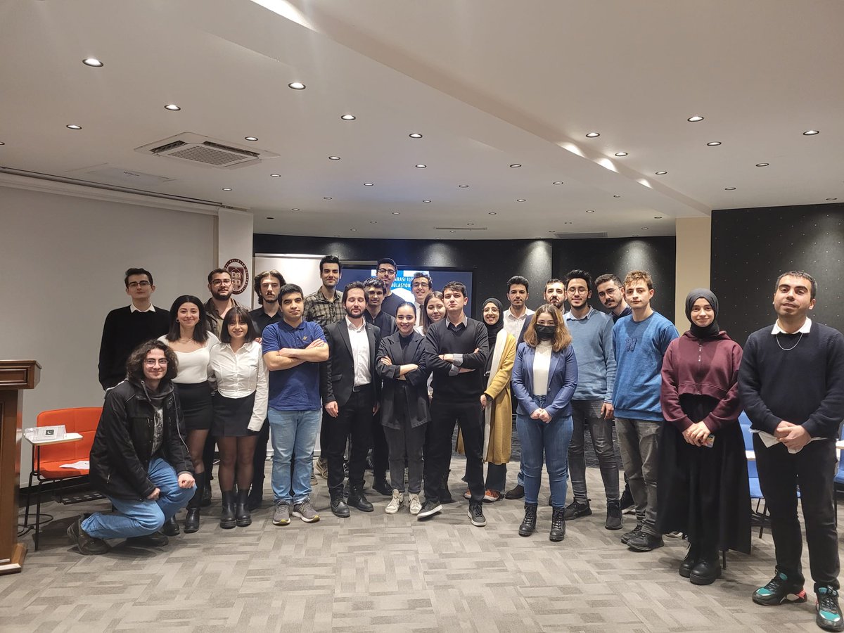 AsbuSks's tweet photo. ASBÜ Uluslararası İlişkiler ve Diplomasi Araştırmalar Öğrenci Topluluğu ile  ASBÜ Stratejik Araştırmalar Öğrenci Topluluğu birlikte  I. Uluslararası  ilişkiler Simülasyonu programını düzenlediler. @ASBUedu @asbu_uidat  @AsbuSat https://t.co/dCYLFqdLFN